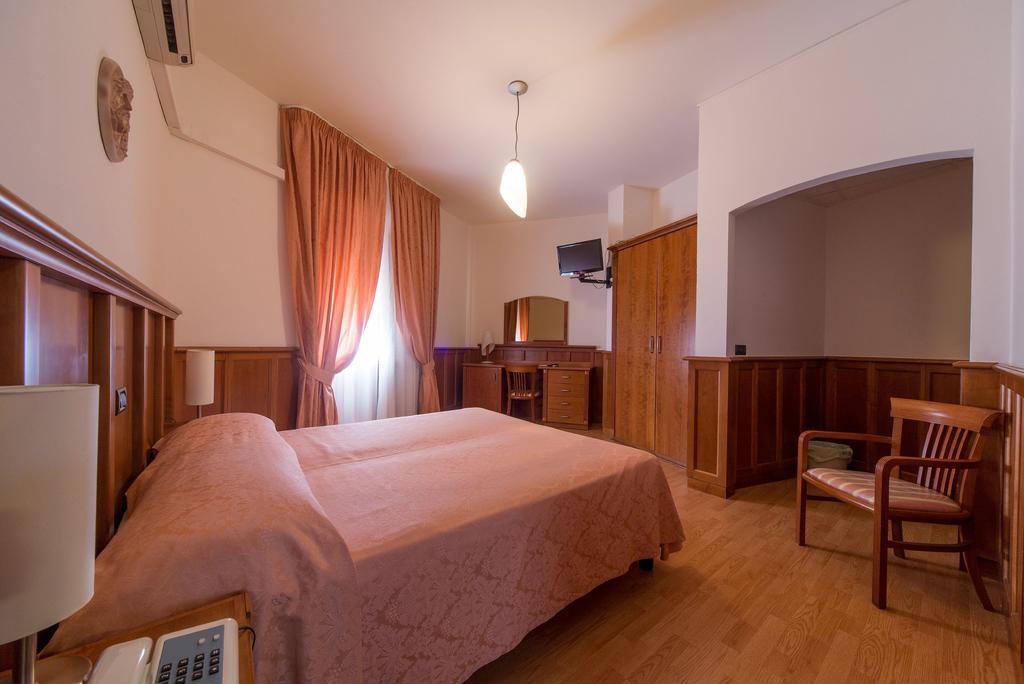 Hotel Del Camerlengo Fara San Martino Zimmer foto